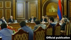 Armenia - Prime Minister Hovik Abrahamian chairs a meeting with senior government officials and exporters, Yerevan, 1Dec2015.
