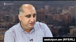 Կրթության ոլորտի փորձագետ Սերոբ Խաչատրյանը «Ազատության» տաղավարում, արխիվ: