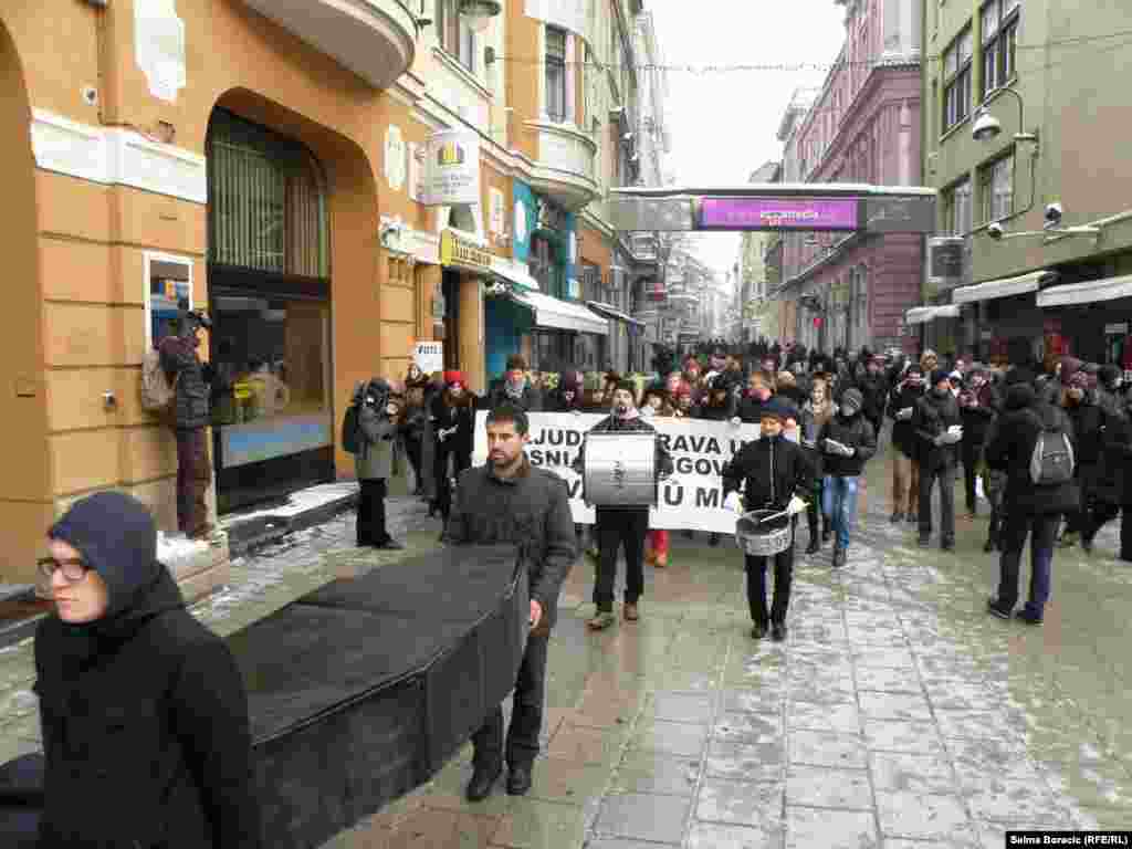 Performans "Sahrana ljudskih prava u BiH" na sarajevskim ulicama, 10. decembar 2012.