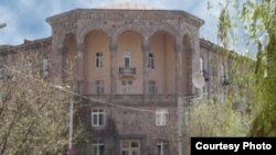 Վ.Բրյուսով անվան լեզվաբանական համալսարանի շենքը Երեւանում: