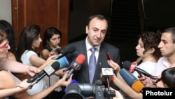 Արդարադատության նախարարը պատասխանում է լրագրողների հարցերին, 24 հուլիսի, 2012