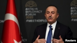 Մևլյութ Չավուշօղլու