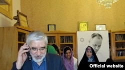 دیدار میرحسین موسوی و زهرا رهنورد با خانواده احمد زیدآبادی