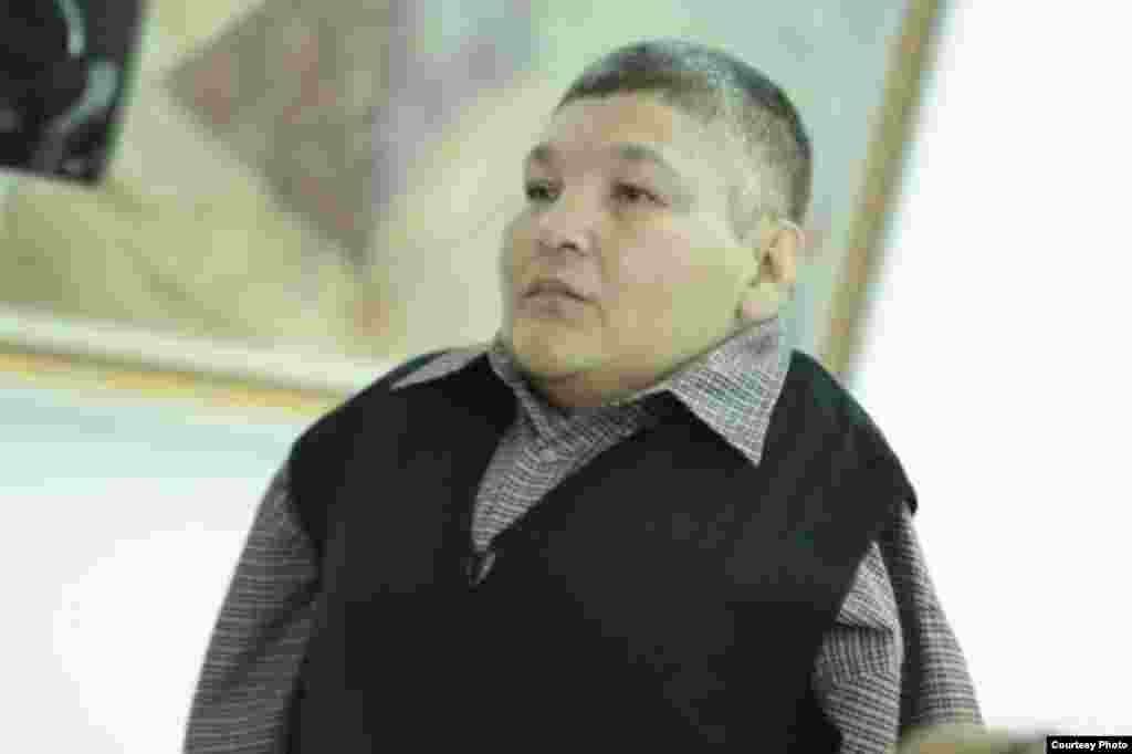Полигон аймағында туған қолы жоқ суретші және белсенді Кәріпбек Күйіков.