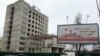 Даўгабуд, схаваны білбордам з карцінкай пра 750-годзьдзе Магілёва