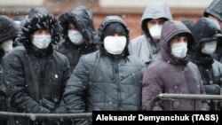 Россияда меҳнат муҳожирларига ишсизлик нафақаси бериш масаласини ҳал қилиш осон кечмайди.