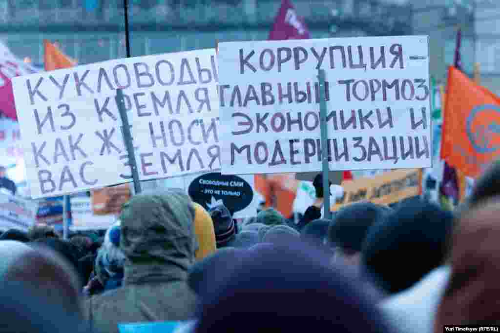 10 декабрь Мәскәүнең Сазлык мәйданында “Ирекле сайлаулар өчен!” чарасында 100-150 мең кеше катнашкан. Киләсе тапкыр оештыручылар урамга бер миллион кеше чыгарырга вәгъдә итә.