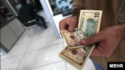 هر دلار مسافرتی رشدی ۲۵۰ تومانی داشته است