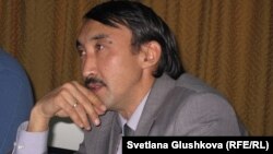 Гражданский активист Болатбек Блялов.