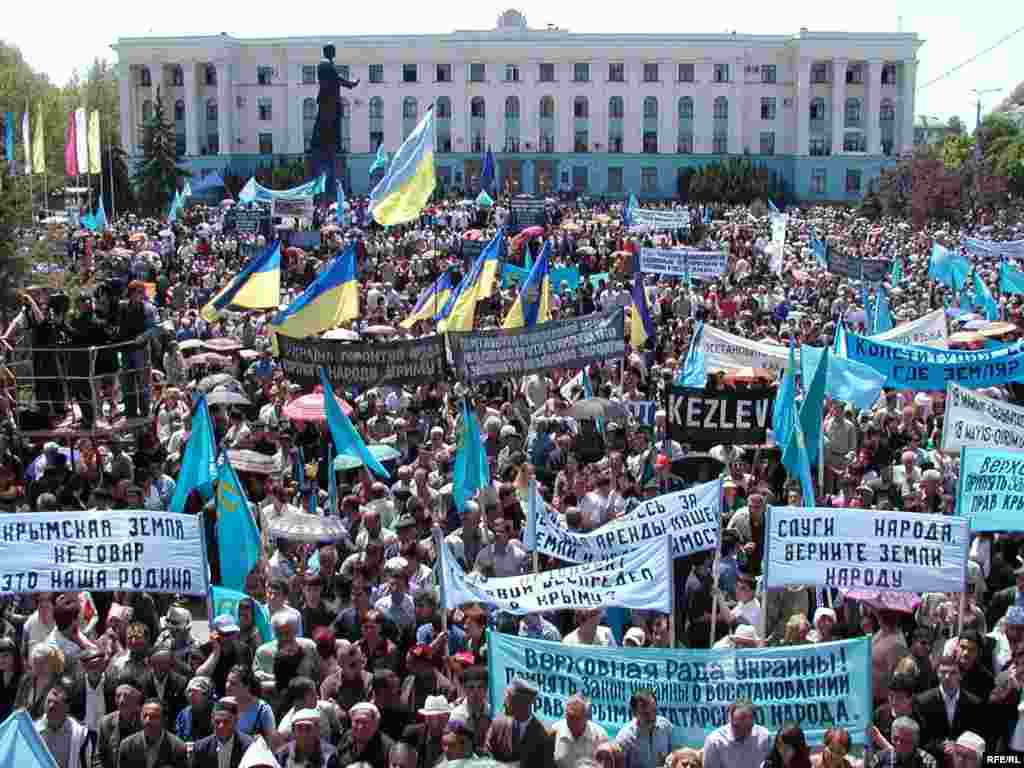 1. 2006 ел, Акмәчет, Ленин мәйданы Шәһәрнең үзәк мәйданы Акмәчеттә беркайчан да булмаган Ленин исемен йөртә. Кырымтатарлар җир бирүне таләп итә.