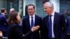 Varga Mihály pénzügyminiszter lengyel (Magdalena Rzeczkowska) és francia (Bruno Le Maire) kollégája között Brüsszelben 2022. december 6-án