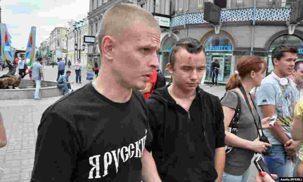Казан ватандашлар берлеге җитәкчеләренең берсе Михаил Шаров (с) Pussy Riot төркеменең чиркәүдә Русияне Владимир Путиннан коткаруны сорап панк ялвару белән чыгыш ясавын “кабахәт гамәл” дип атады.