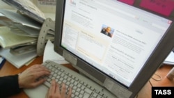 Russia – Internet users send questions to Russian President Vladimir Putin who will answer them during an online conference scheduled for 6 July via Yandex search engine, 4Jul2006