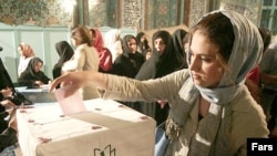 انتخابات ریاست جمهوری دهم سال آینده در بهار یا تابستان برگزار می شود.(عکس: فارس)