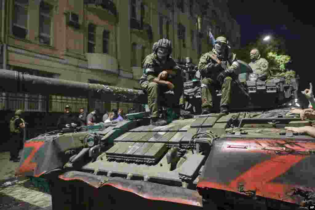 "Вагнеровцы" на танке в Ростове 