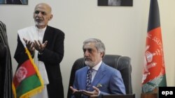 Afghan President Ashraf Ghani (L) and Abdullah Abdullah.