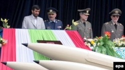 در سال ۲۰۰۷، در رژه ارتش به مناسبت سالگرد جنگ ايران و عراق، ايران موشک های شهاب-۳ را به نمايش گذاشت. (عکس: EPA)