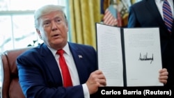 Дональд Трамп Иранга каршы жаңы санкцияга кол койгон учур. 24-июнь, 2019-жыл.