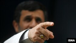 محمود احمدی‌نژاد در حال سخنرانی در خرمشهر/ سوم خرداد ۸۹