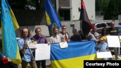 Украин телен яклап оештырылган чара 11 июльдә Прагадагы Украина илчелеге каршында да узды