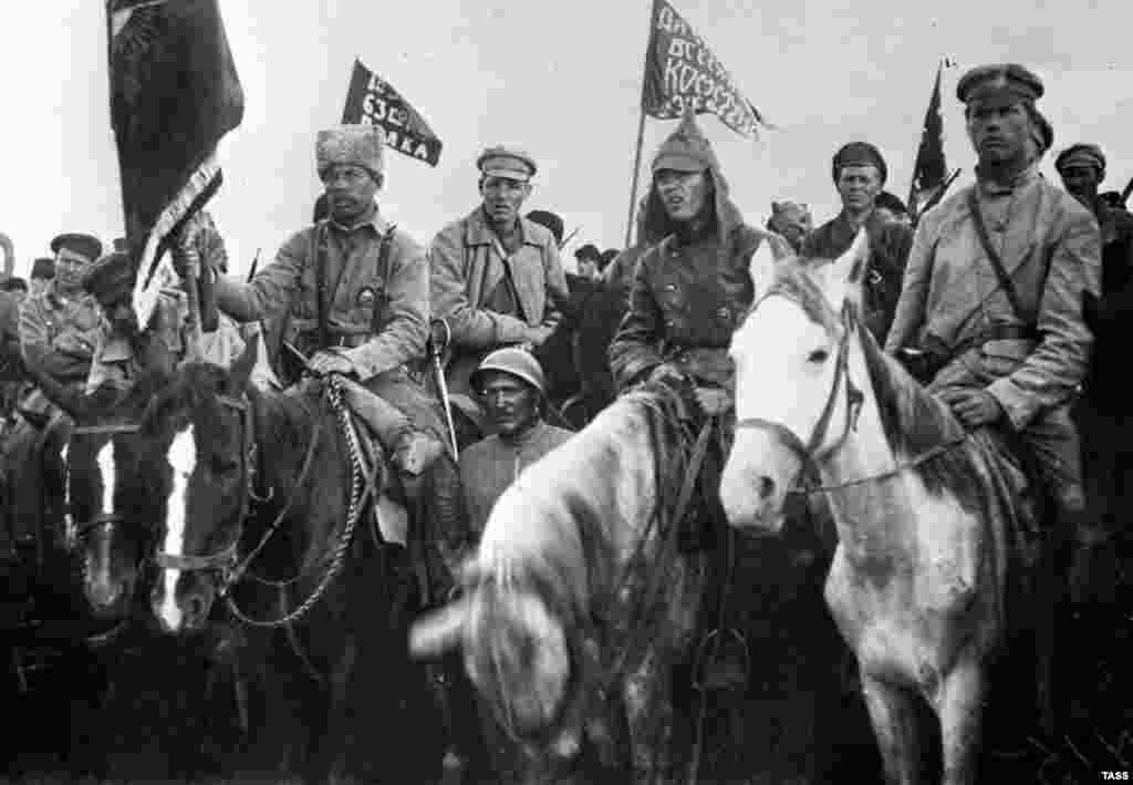 A motley lineup of hat- and helmet-wearing communists at a rally in 1920. Although there is debate over its origins, most Russian historians today agree that the cone-like cap was initially produced for the tsar's army. 