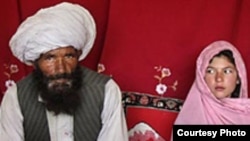 11 yäşlek kilen häm anıñ 40 yäşlek kiyäwe(UNICEF 2007)