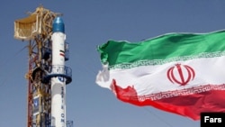 به گفته مقام های نظامی آمریکا، موشک پرتاب شده ایرانی از مسير خود خارج و در نتيجه، بخش فوقانی و دماغه آن منفجر شده است.(عکس: فارس)
