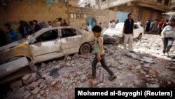 به گفته دبیرکل سازمان ملل، ائتلاف به رهبری ریاض در حملات خود در سال ۲۰۱۸ مجموعا ۷۲۹ کوک یمنی را کشته یا زخمی کردهاست که تقریبا نیمی از کل تلفات است.