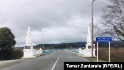 Мост через реку Ингури на де-факто грузино-абхазской границе