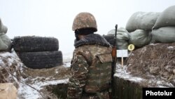 Հայ զինվորը Ադրբեջանի հետ սահմանին մարտական հերթապահության ժամանակ, արխիվ