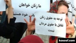در گزارش ايفکس گفته شده از ميان ۳۳ زن دستگير شده، ۲۲ نفر روزنامه نگار بوده اند.