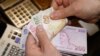 کاهش ارزش لیر ترکیه در برابر دلار؛ «یک هیئت برای مذاکره عازم واشینگتن می‌شود»