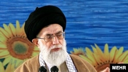 آیت االه علی خامنه ای. (عکس: مهر)