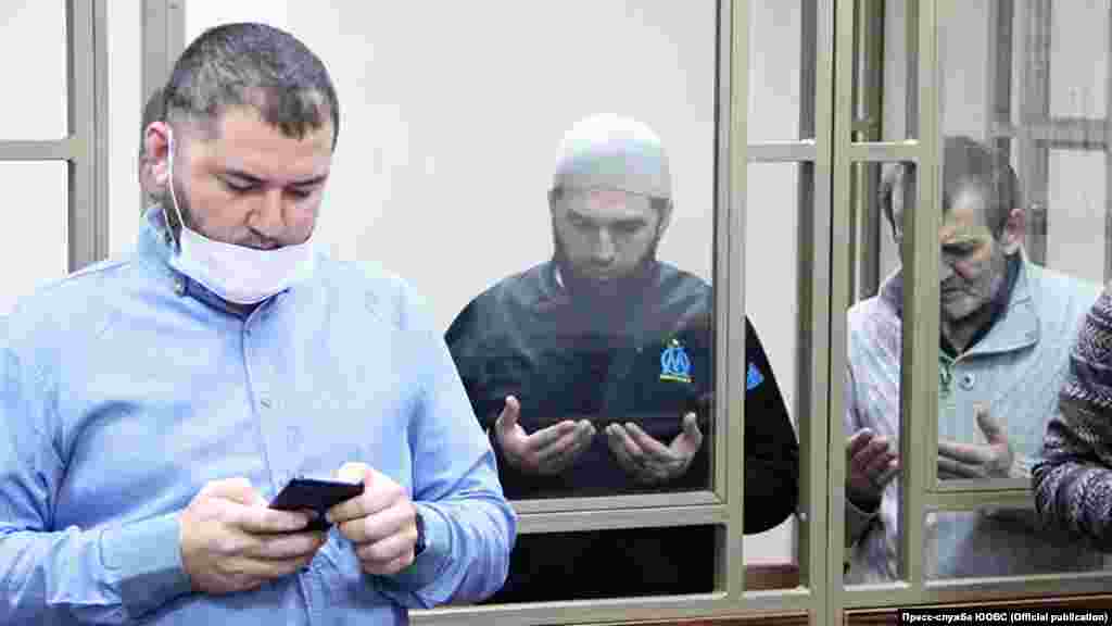 Фигуранты белогорского «дела Хизб ут-Тахрир» Риза Омеров и Энвер Омеров (справа). В 2022 году осужденный 60-летний фигурант «дела Хиз бут-Тахрир» Энвер Омеров переведен во «Владимирский централ». Оба признаны правозащитниками политзаключенными,
