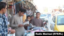دوکانداران وايي، پخوا به يې په اوسط ډول هره ورځ د ۴۰ زره افغانیو سودا کیده، چې اوس ۵ زره افغانیو ته راکمه شوې ده.