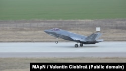 Două aeronave F-35 Lightning II ale Forțelor Aeriene ale Americii din Europa (USAFE) au aterizat pe 24 februarie la Baza 86 Aeriană „Locotenent aviator Gheorghe Mociorniță” de la Borcea.