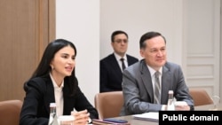 Саида Мирзиёева жана Комил Алламжонов.