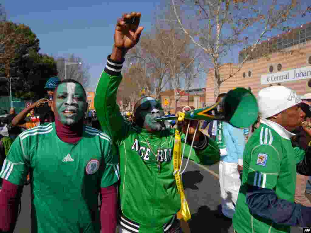 Podrška nigerijskoj nogometnoj reprezentaciji Foto: AFP / Monirul Bhuiyan