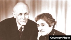 Андрей Сахаров и Елена Боннэр в г.Горький в 1985 г.оду