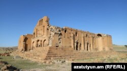 Երերույքի բազիլիկ տաճարը, արխիվ