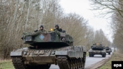 Tanket polake Leopard 2, gjatë një stërvitje ushtarake në Poloni, 24 mars 2014 . Fotografi nga arkivi.