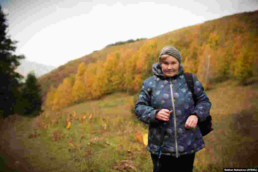 Галина, 66 лет: "Для меня горы — это отдушина. Отдых. Любоваться природой — разве это плохо? Наши горы очень красивые, такие не везде есть. Дерзайте! Ходите повыше, чем выше поднимитесь, тем красивее вид".