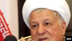 در حال حاضر، آقای هاشمی رفسنجانی در کنار رياست بر مجلس خبرگان رهبری، رياست مجمع تشخيص مصلحت نظام را نیز بر عهده دارد.