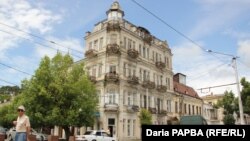 Сегодня бывший дом Стефаниди очень постарел, но мало изменился