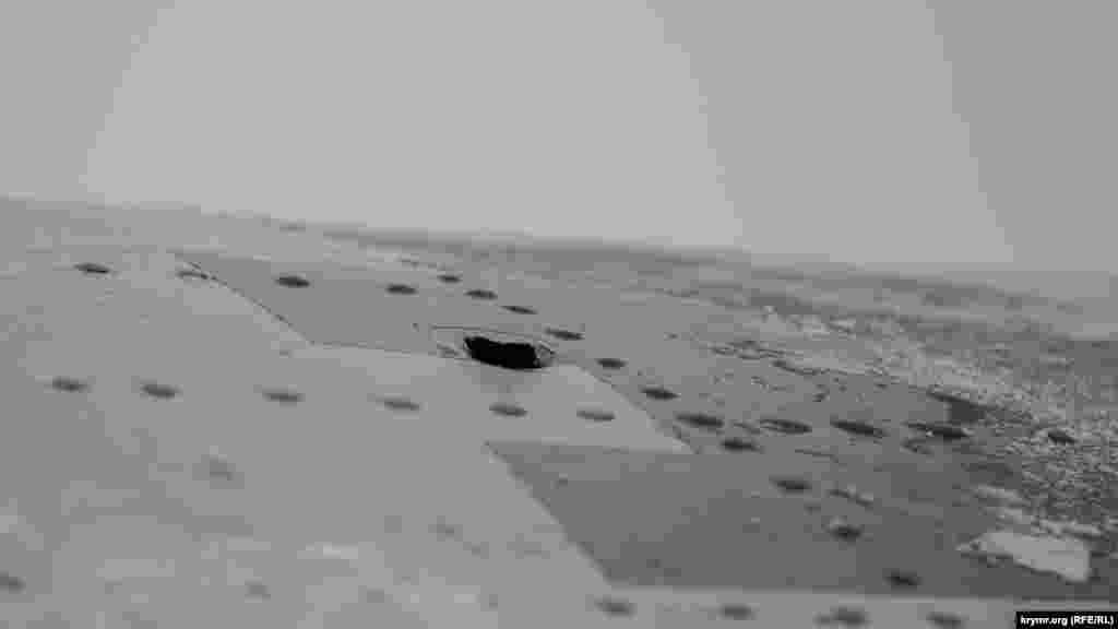 После возвращения самолета на аэродром на корпусе было обнаружено 3 см пулевое отверстие – последствия обстрела самолета из стрелкового оружия, 2 февраля 2017 года