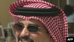 وليعهد بحرين در مصاحبه مشترک با گزارشگران چند نشريه بريتانيايی در شهر منامه، خواستار يافتن راه حلی ديپلماتيک برای حل مناقشه هسته ای ايران و جامعه جهانی شد.