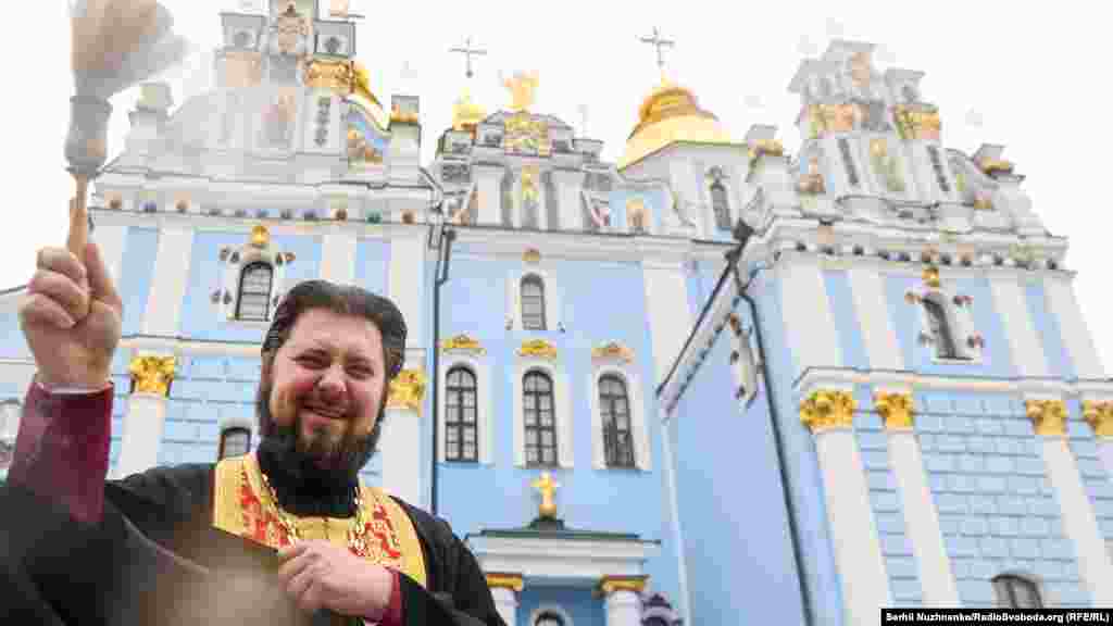 В Пасху среди православных христиан принято говорить: «Христос Воскресе! Воистину Воскресе!»