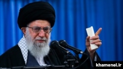 رهبر جمهوری اسلامی گفته است که باید در زمینه‌ عدالت کار کنیم و از مردم و خدا عذرخواهی کنیم.
