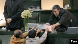 حداد عادل گفته است که آنچه مجلس صویب کرده تنها درخواست از دولت برای آوردن طرح یا لایحه بوه است. عکس از فارس