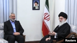 اسماعیل هنیه، نخست وزیر تشکیلات خودگردان فلسطینی، در سفر بهمن‌ماه خود به ایران بر مناسبات نزدیک حماس و جمهوری اسلامی تأکید کرد.